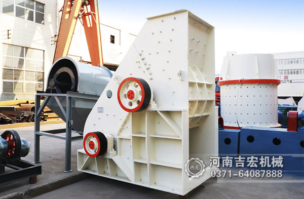 煤矸石含濕量大總粘機？雙級無篩底粉碎機：不卡料、不堵網(wǎng),濕料照碎不誤!