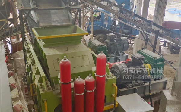 破碎輝綠巖總走彎路？對輥機用實力告訴你：選對設備多重要！