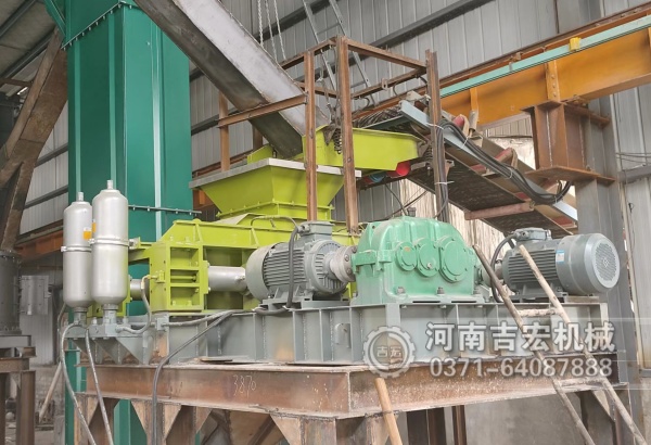 吉宏機(jī)械對輥制砂機(jī)：高耐磨輥皮+液壓調(diào)節(jié)，破碎效率提升30%！