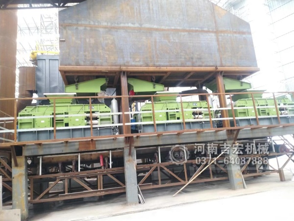 機(jī)制砂粒度總不達(dá)標(biāo)？大型對(duì)輥制砂機(jī)：顆粒均勻級(jí)配好,攪拌站搶著要!